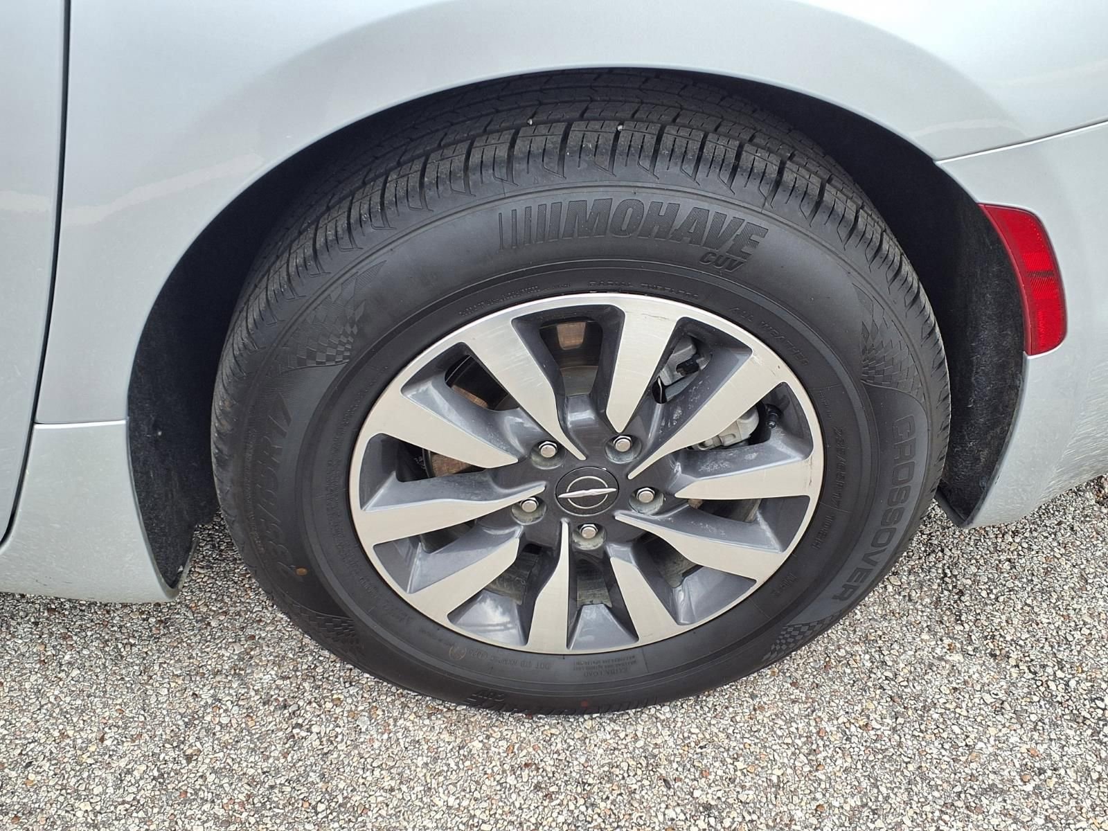 Used 2023 Chrysler Pacifica Limited image 25