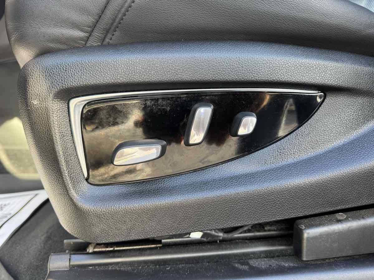 Used 2018 Cadillac Escalade Premium Luxury image 26