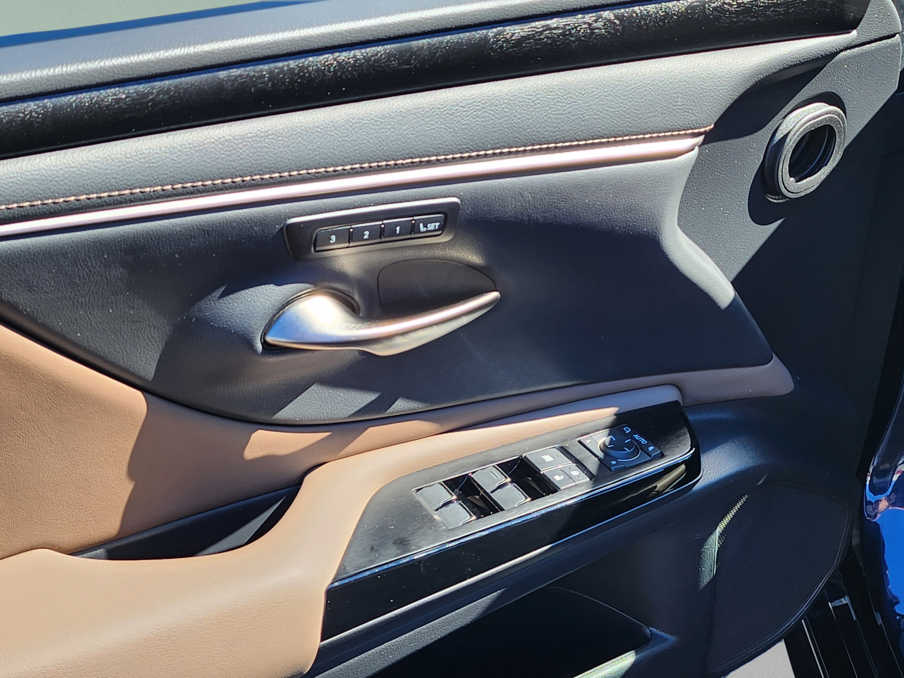 Certified 2023 Lexus ES 350 w/ Premium Package FWD image 9