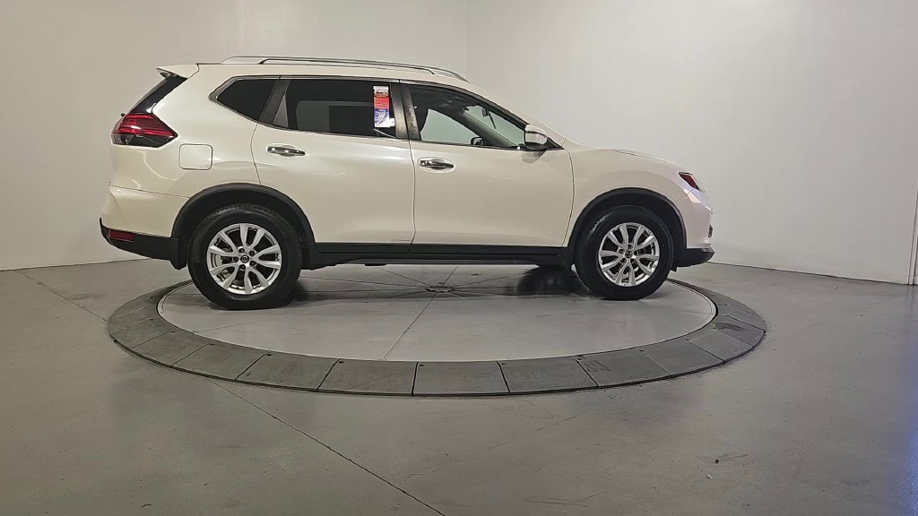 Used 2017 Nissan Rogue SV AWD/4WD image 7