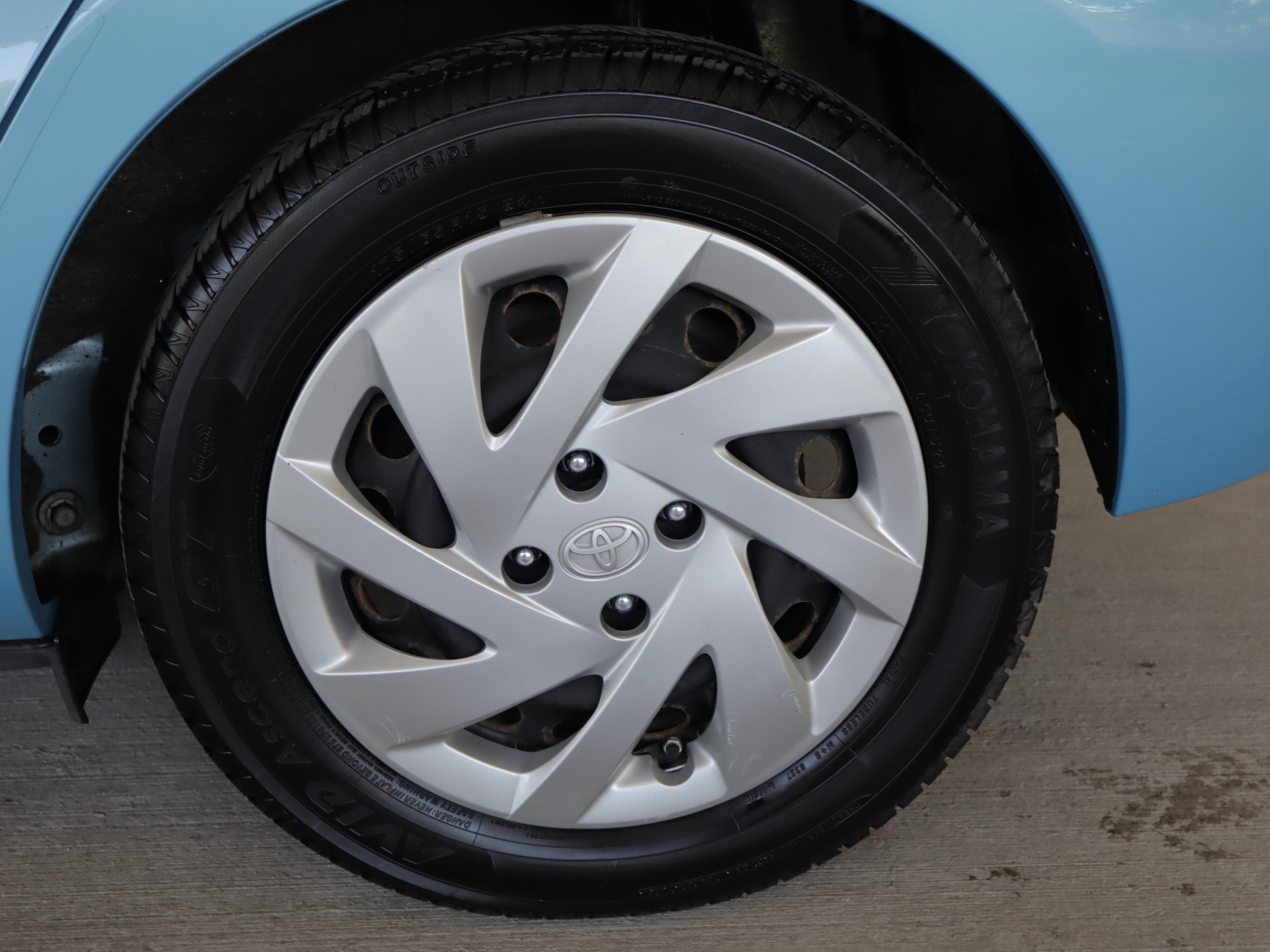 Used 2015 Toyota Prius C One FWD image 24