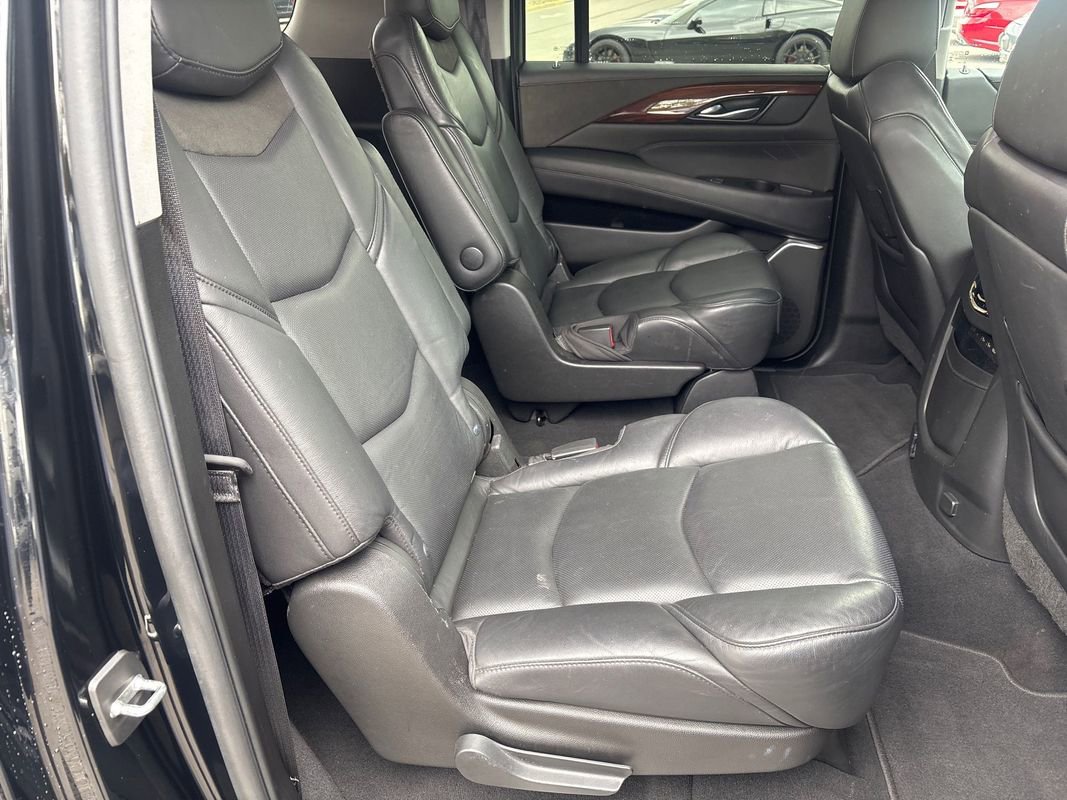 Used 2019 Cadillac Escalade ESV Premium Luxury image 21
