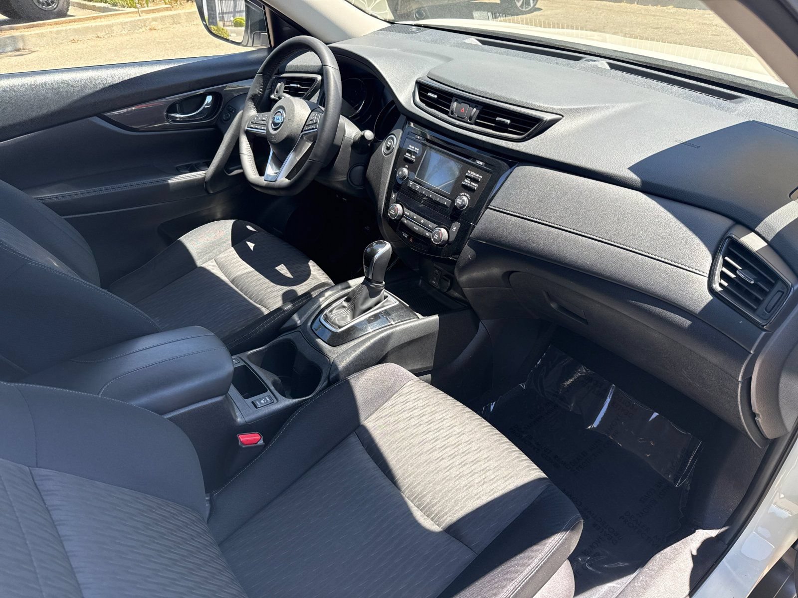 Used 2017 Nissan Rogue SV FWD image 15