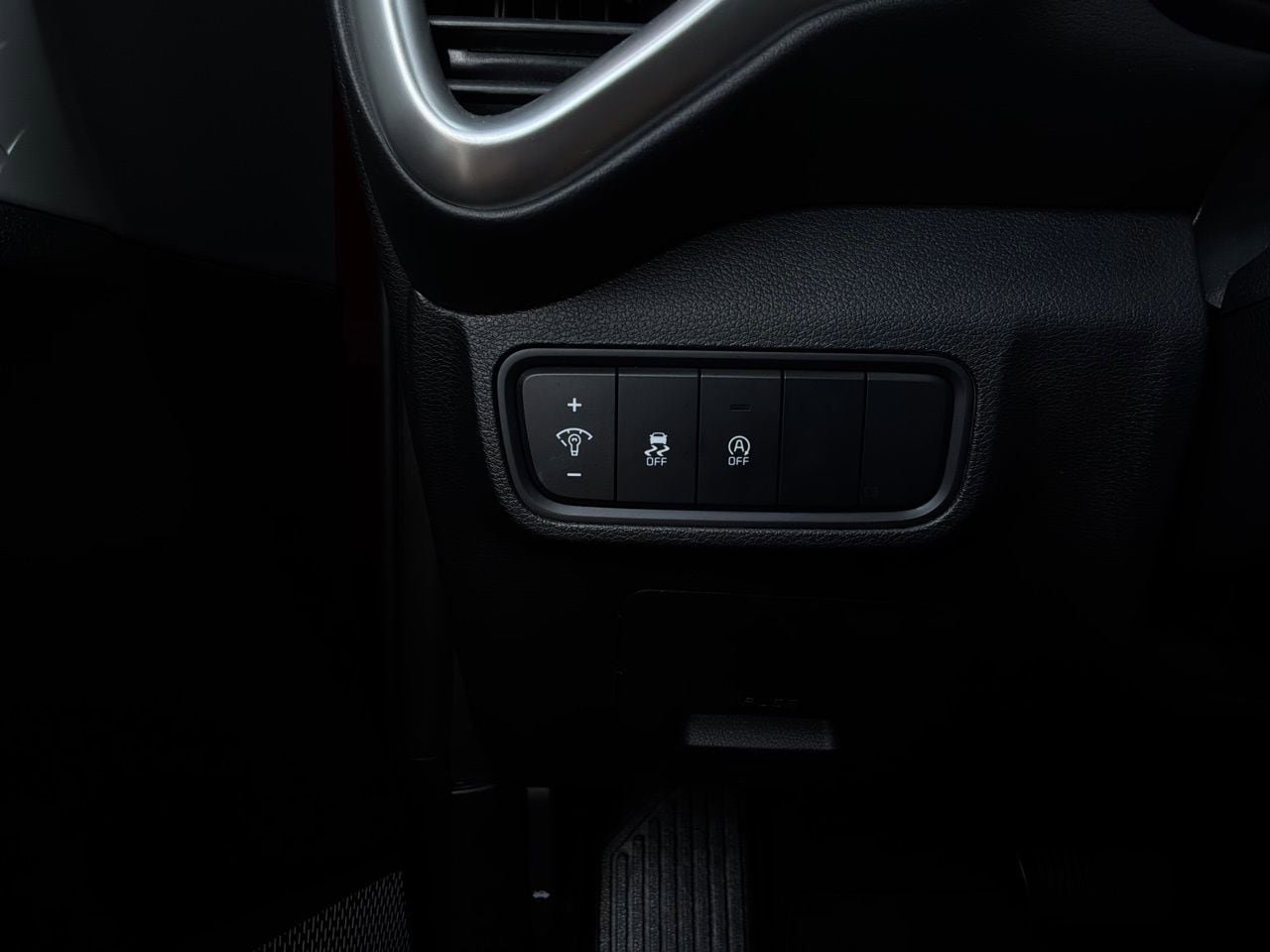 Used 2025 Kia Soul LX w/ LX Technology Package FWD image 20