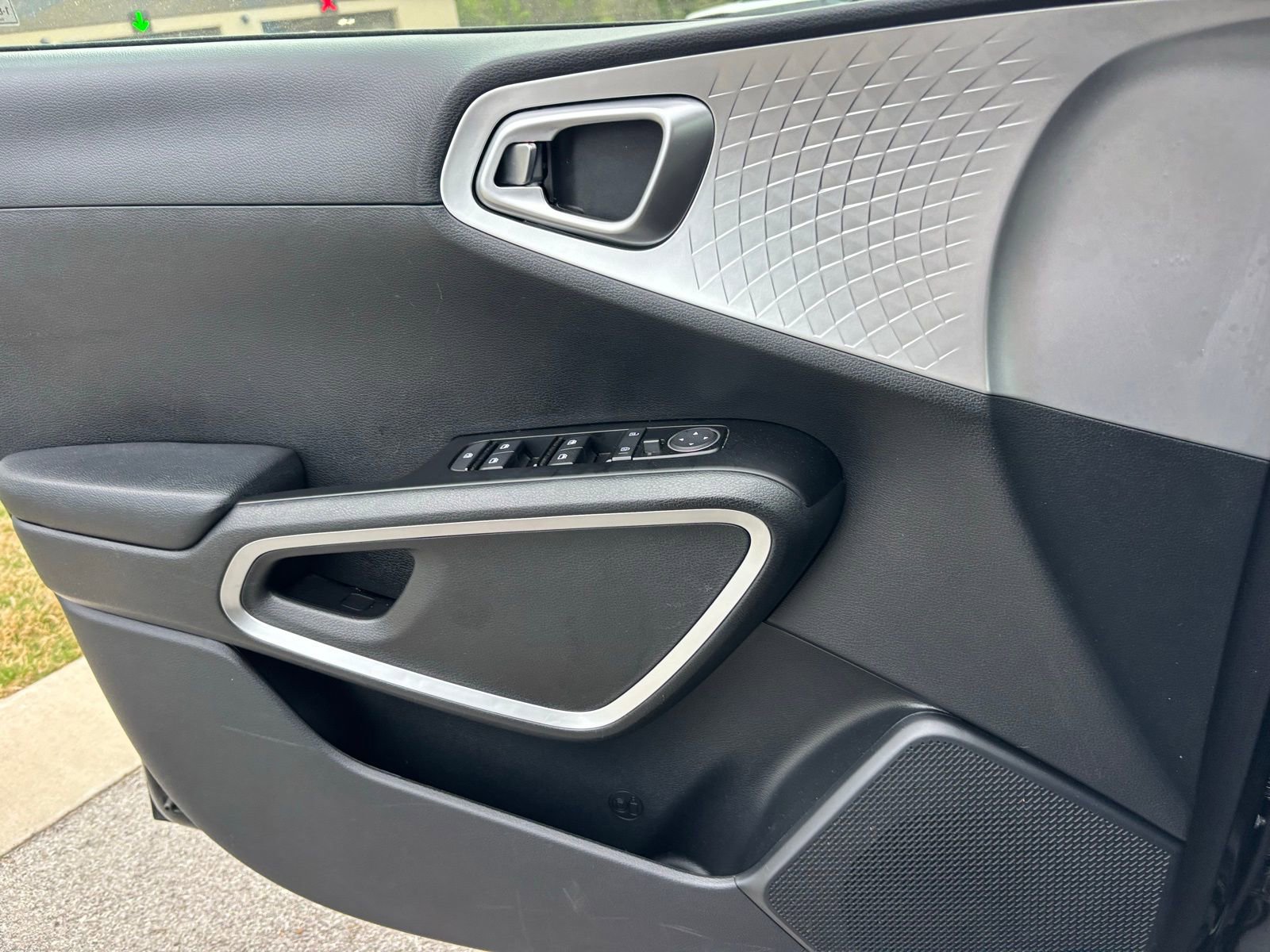 Used 2023 Kia Soul LX w/ LX Technology Package image 10