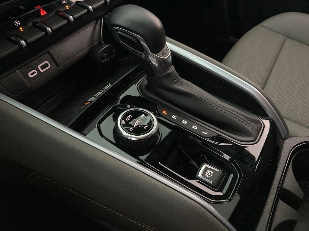 Used 2025 Chevrolet Colorado ZR2 w/ Midnight Edition AWD/4WD image 26