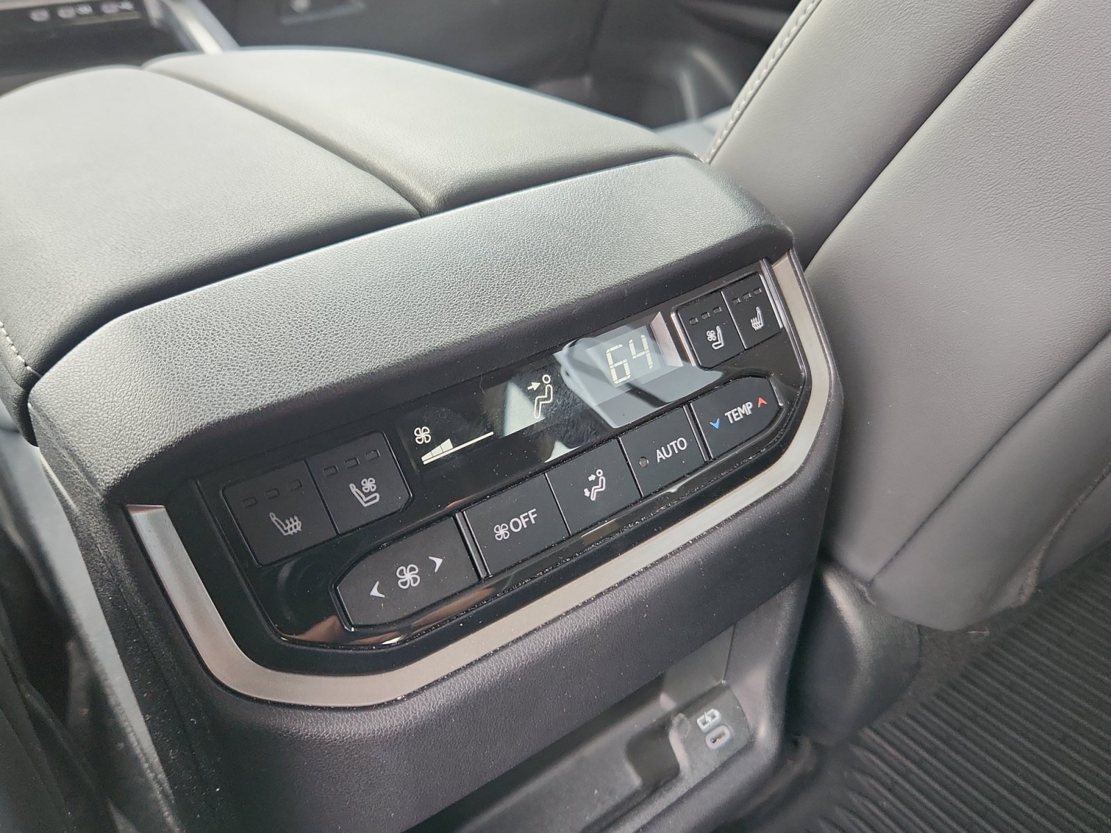 Used 2026 Lexus TX 500h AWD w/ Technology Package image 32