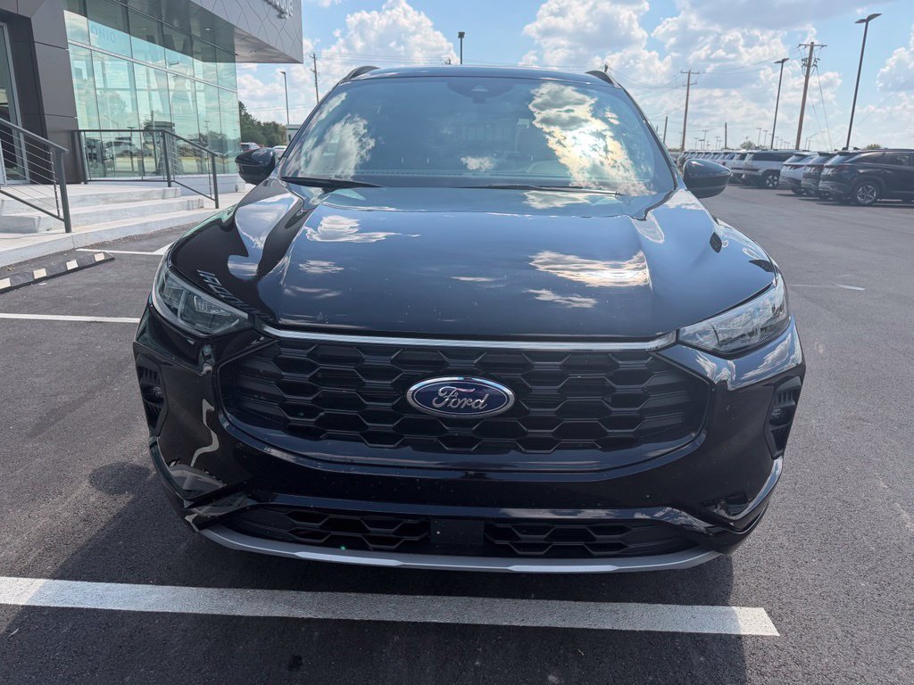 Used 2025 Ford Escape ST-Line Elite AWD/4WD image 3