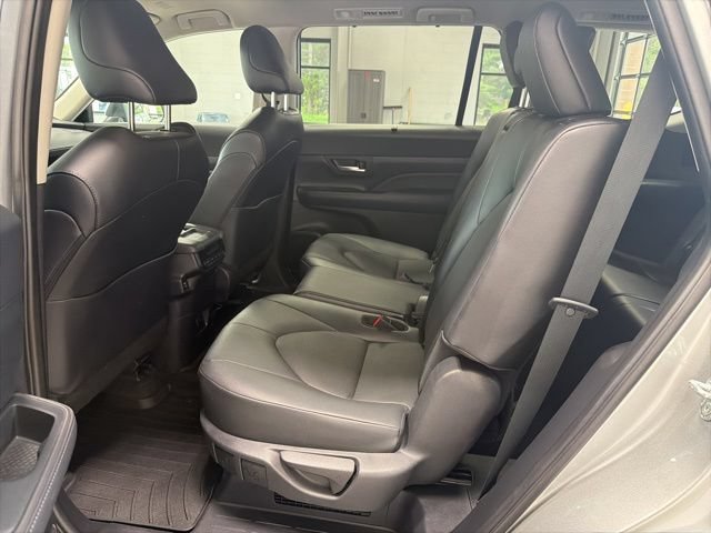 Used 2024 Toyota Grand Highlander AWD Hybrid image 18