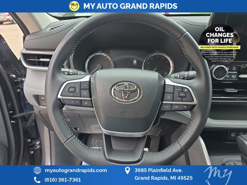 Used 2023 Toyota Highlander LE AWD/4WD image 14