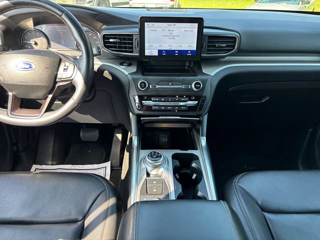 Used 2020 Ford Explorer XLT w/ Equipment Group 202A AWD/4WD image 11