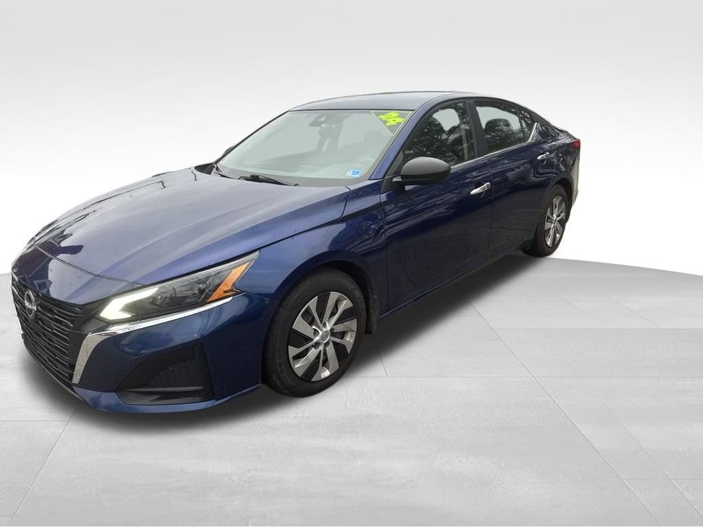 Used 2024 Nissan Altima 2.5 S image 2
