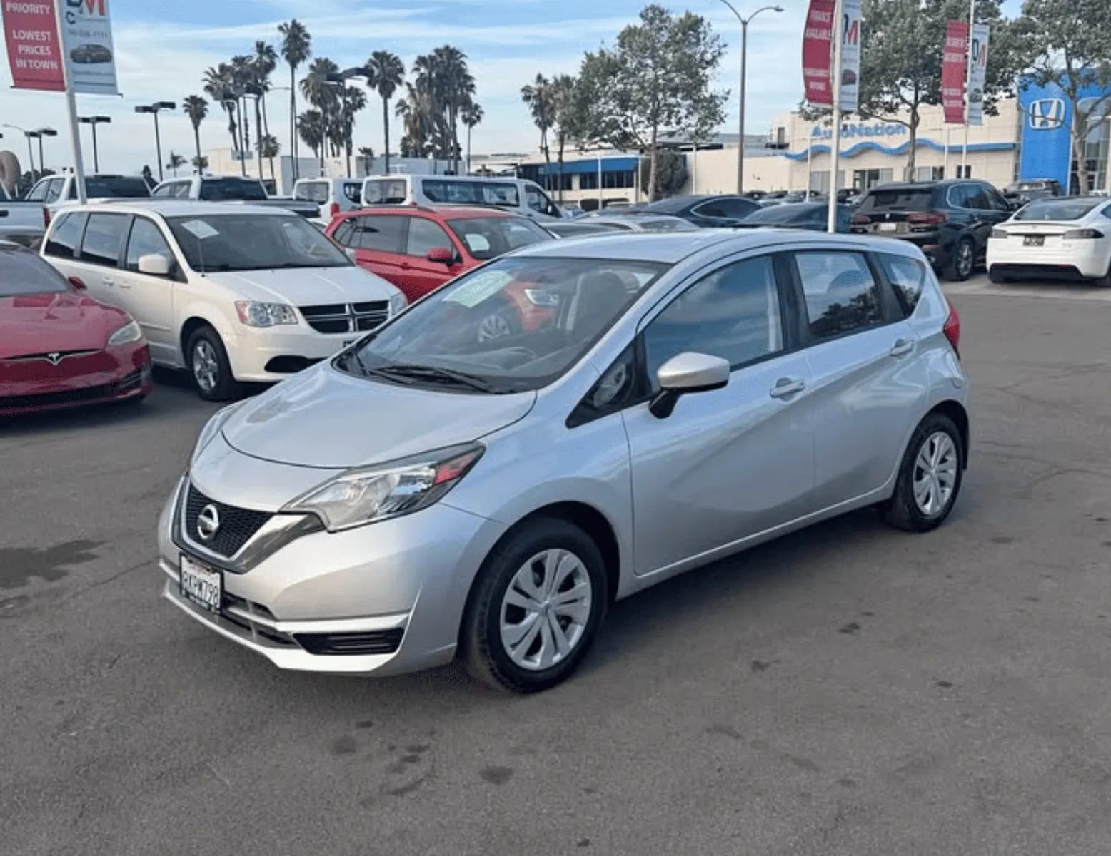 Used 2017 Nissan Versa Note SV FWD image 2