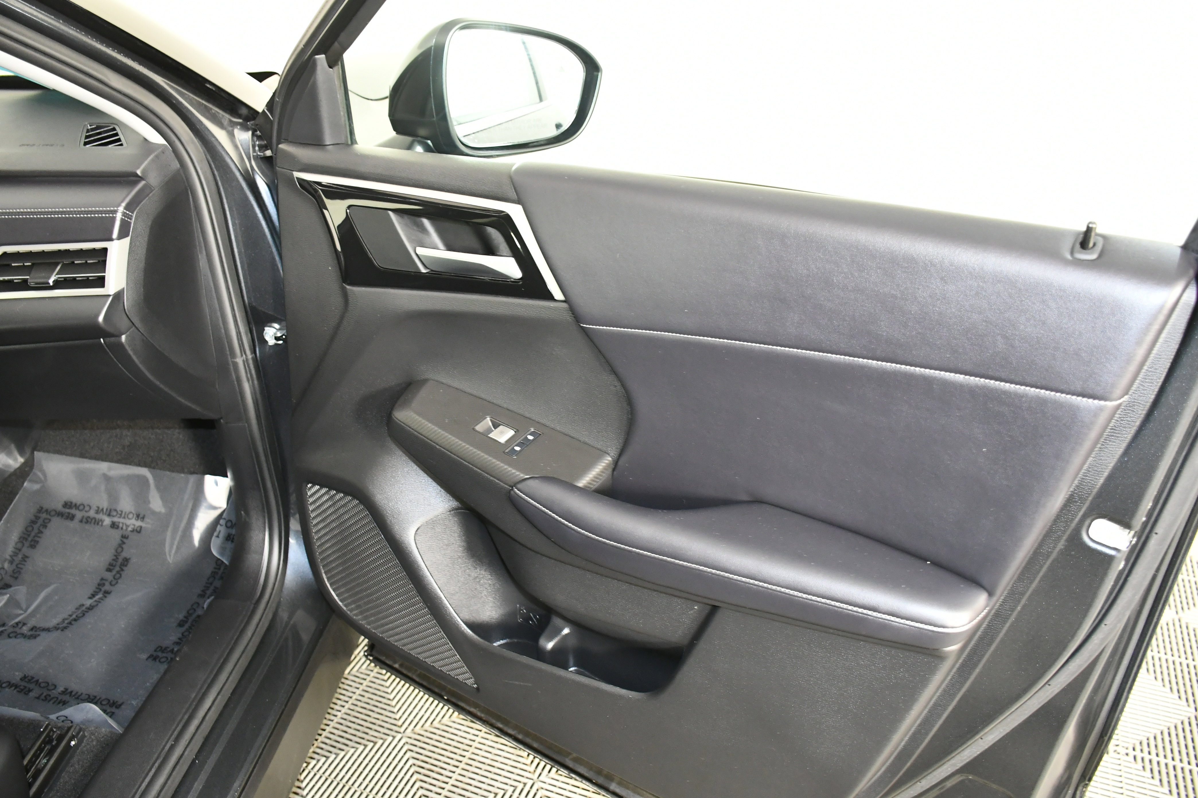 Used 2025 Mitsubishi Outlander SE image 34