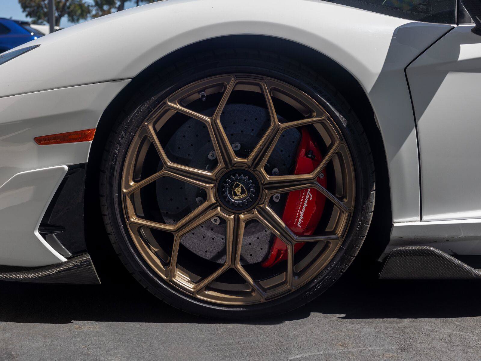 Used 2020 Lamborghini Aventador SVJ AWD/4WD image 9
