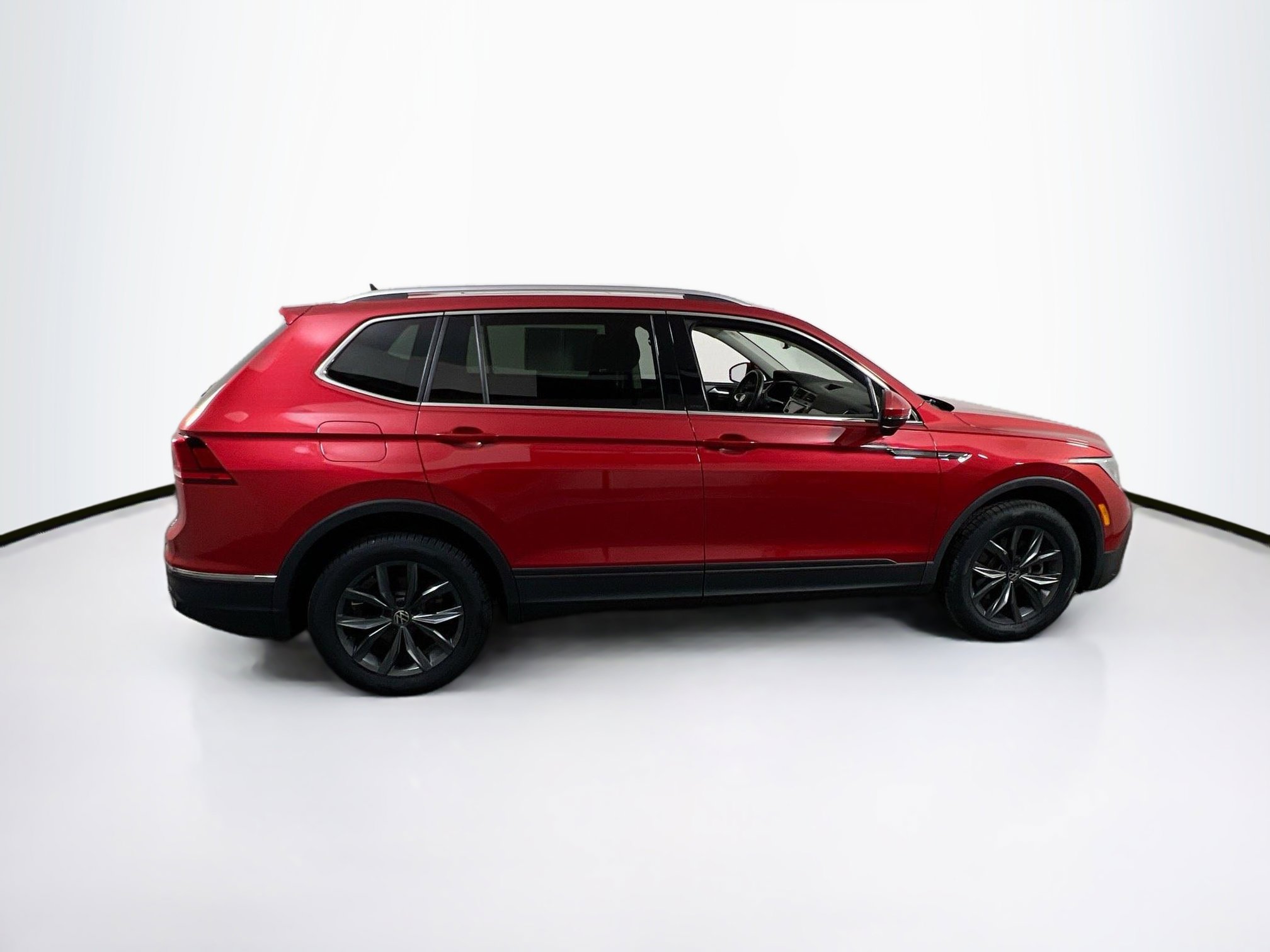 Used 2022 Volkswagen Tiguan SE image 4