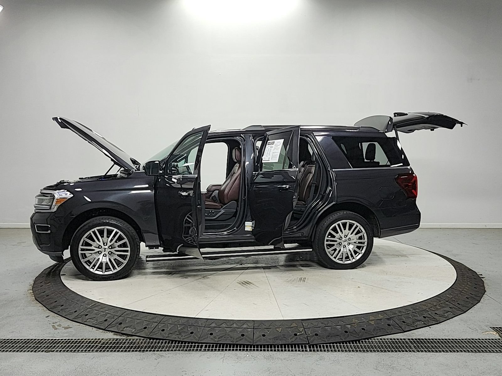 Used 2024 Ford Expedition Limited RWD image 12