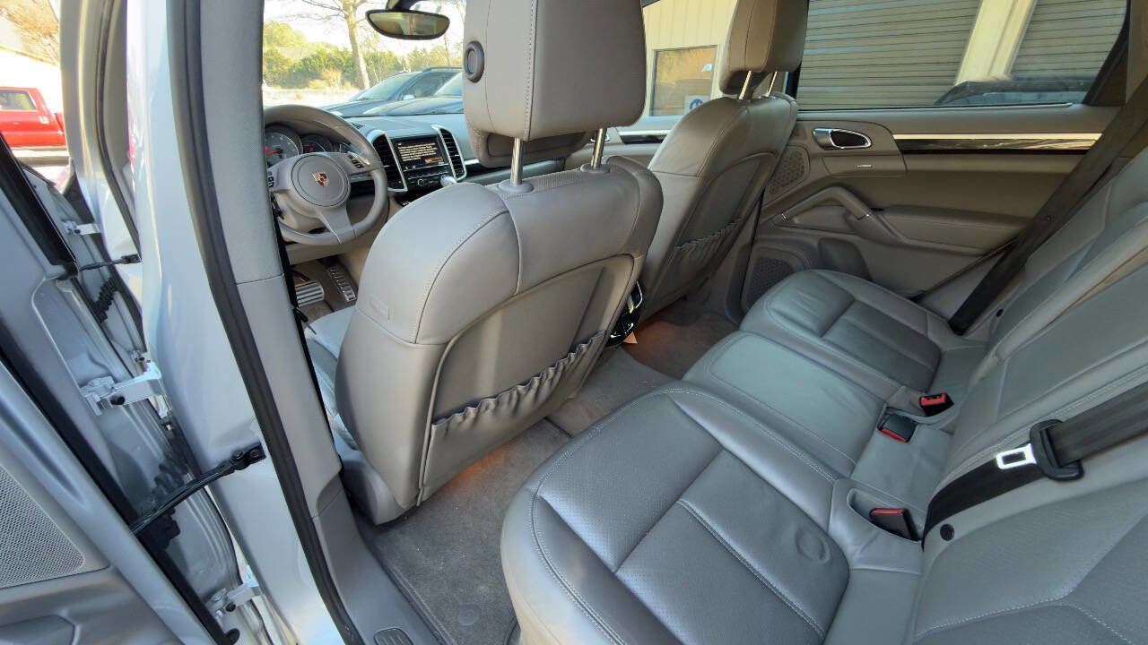 Used 2011 Porsche Cayenne S image 37