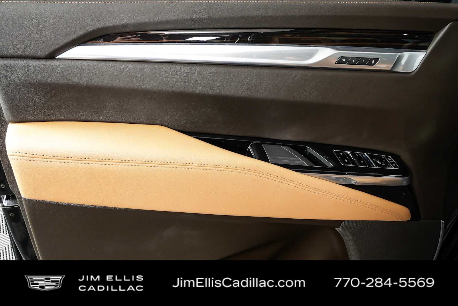 Used 2025 Cadillac Escalade Premium Luxury RWD image 6