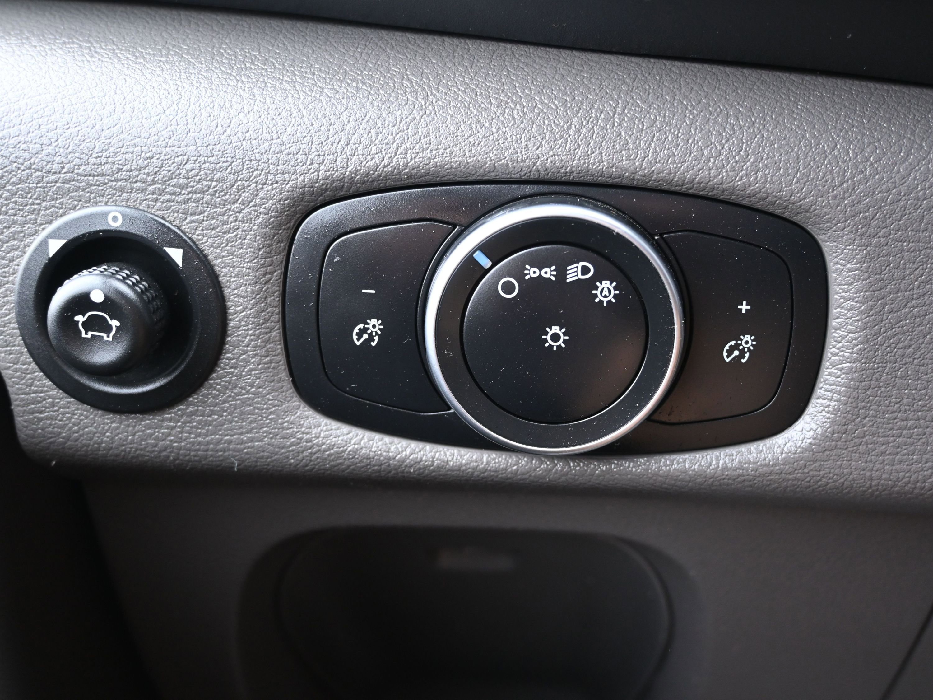 Used 2020 Ford Transit 250 Medium Roof AWD w/ Interior Upgrade Package image 10