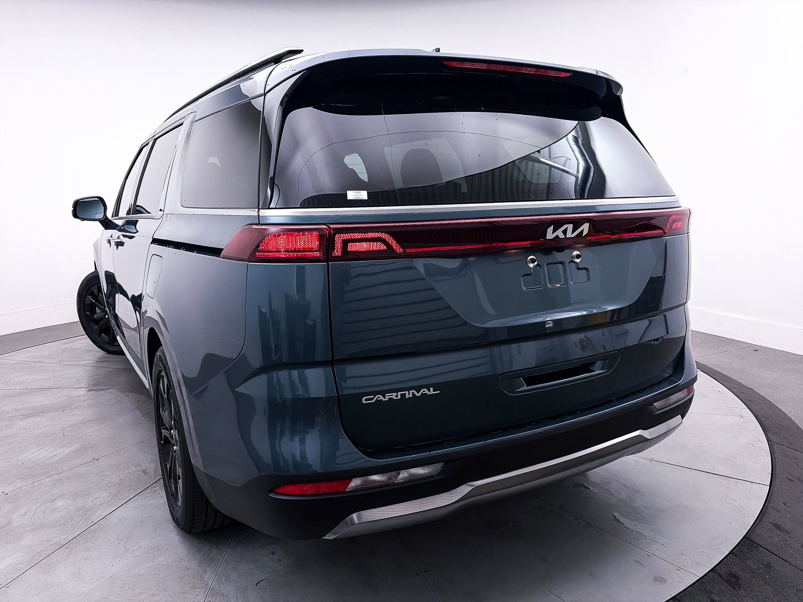 Certified 2024 Kia Carnival SX image 8