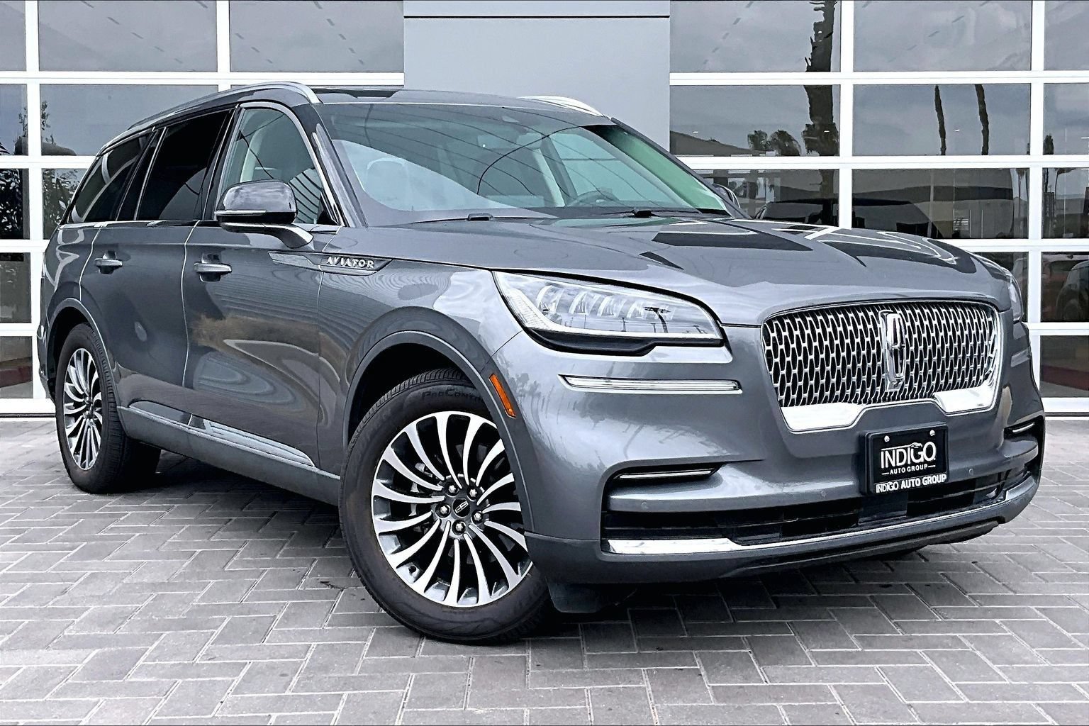 Used 2023 Lincoln Aviator Reserve w/ Class IV Trailer Tow Package RWD image 3