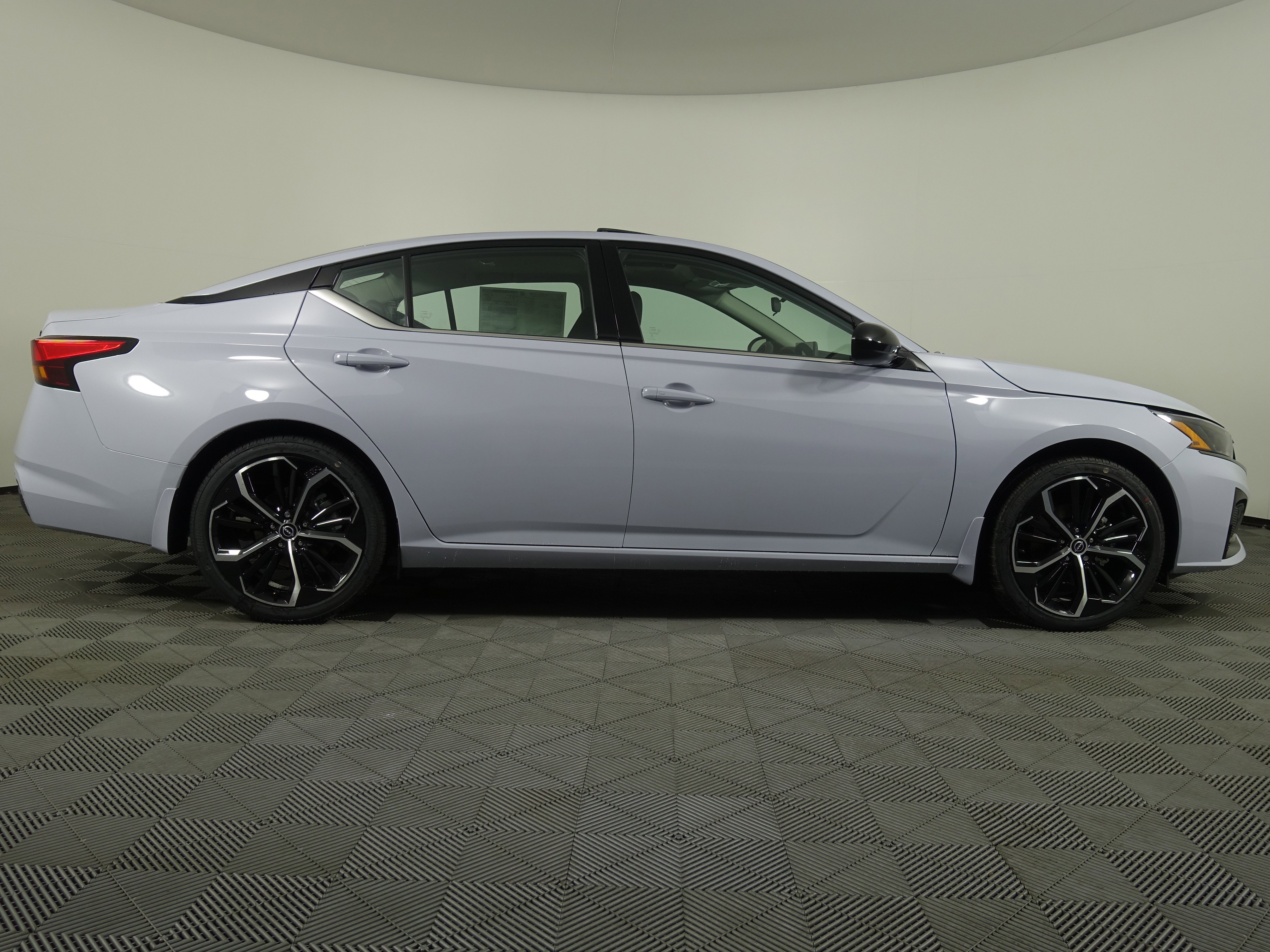 New 2025 Nissan Altima 2.5 SR image 2