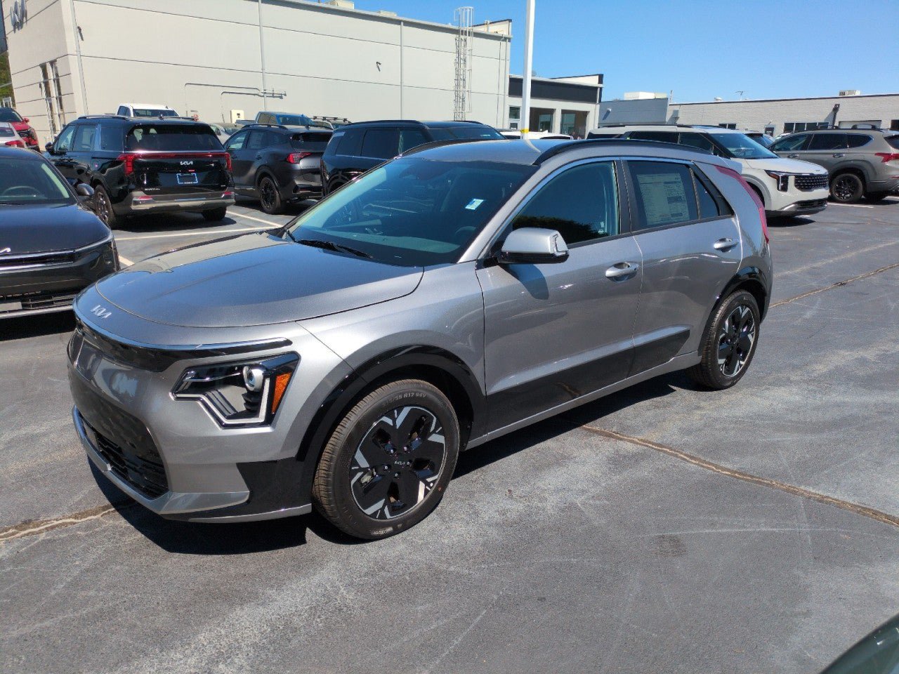 New 2026 Kia Niro Wind FWD image 3