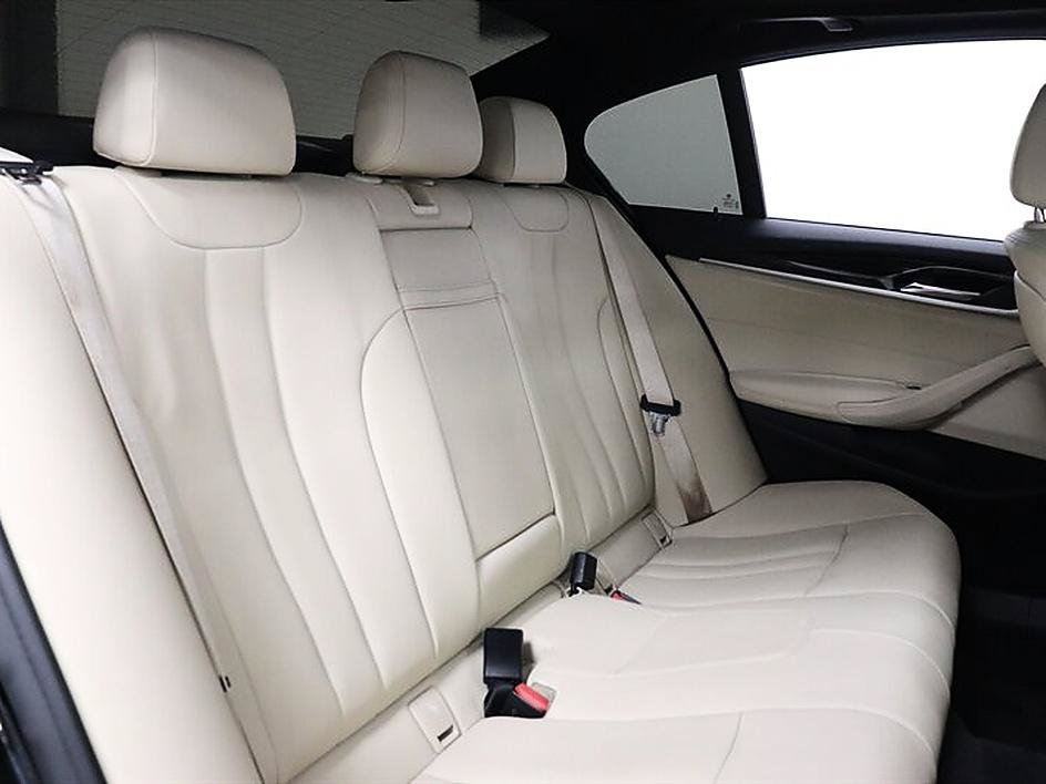 Used 2018 BMW 530i RWD image 15