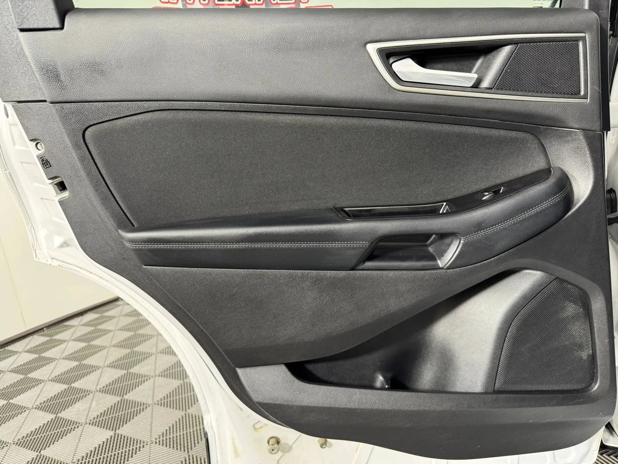 Used 2016 Ford Edge SEL FWD image 38