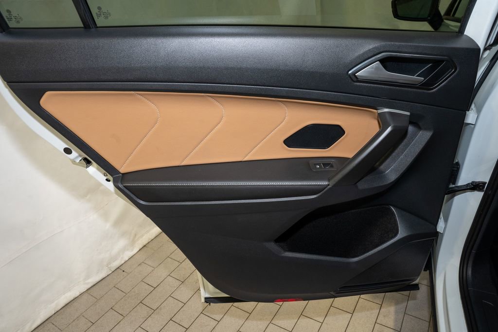 Used 2024 Volkswagen Tiguan SE R-Line image 12