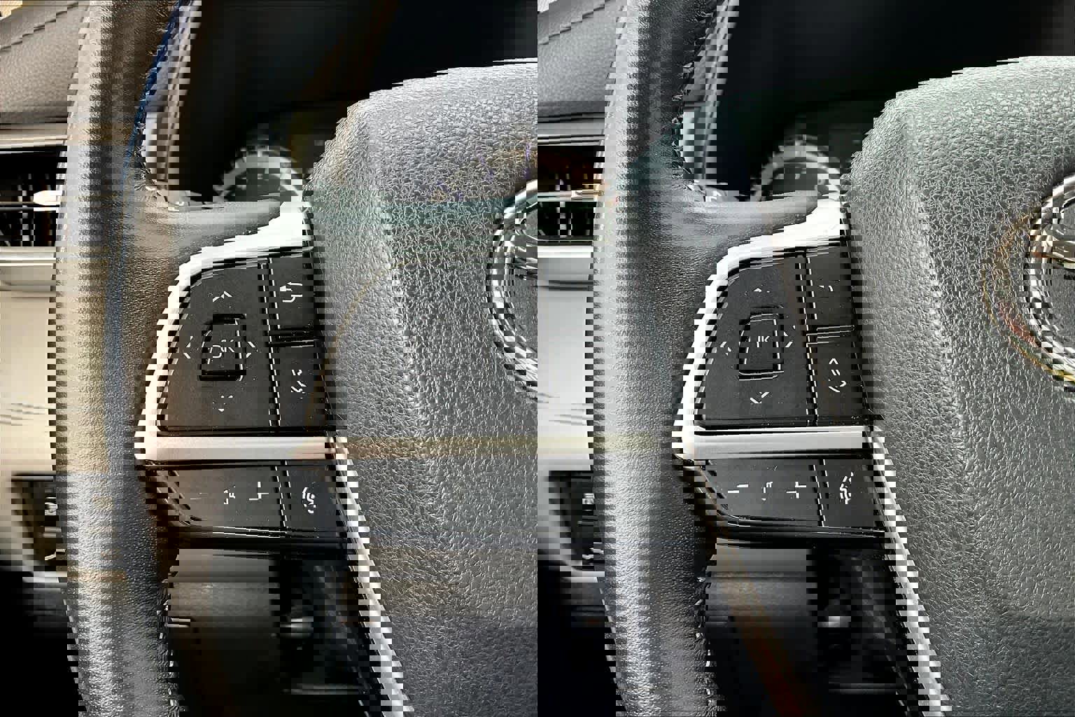 Used 2023 Toyota Highlander LE image 24