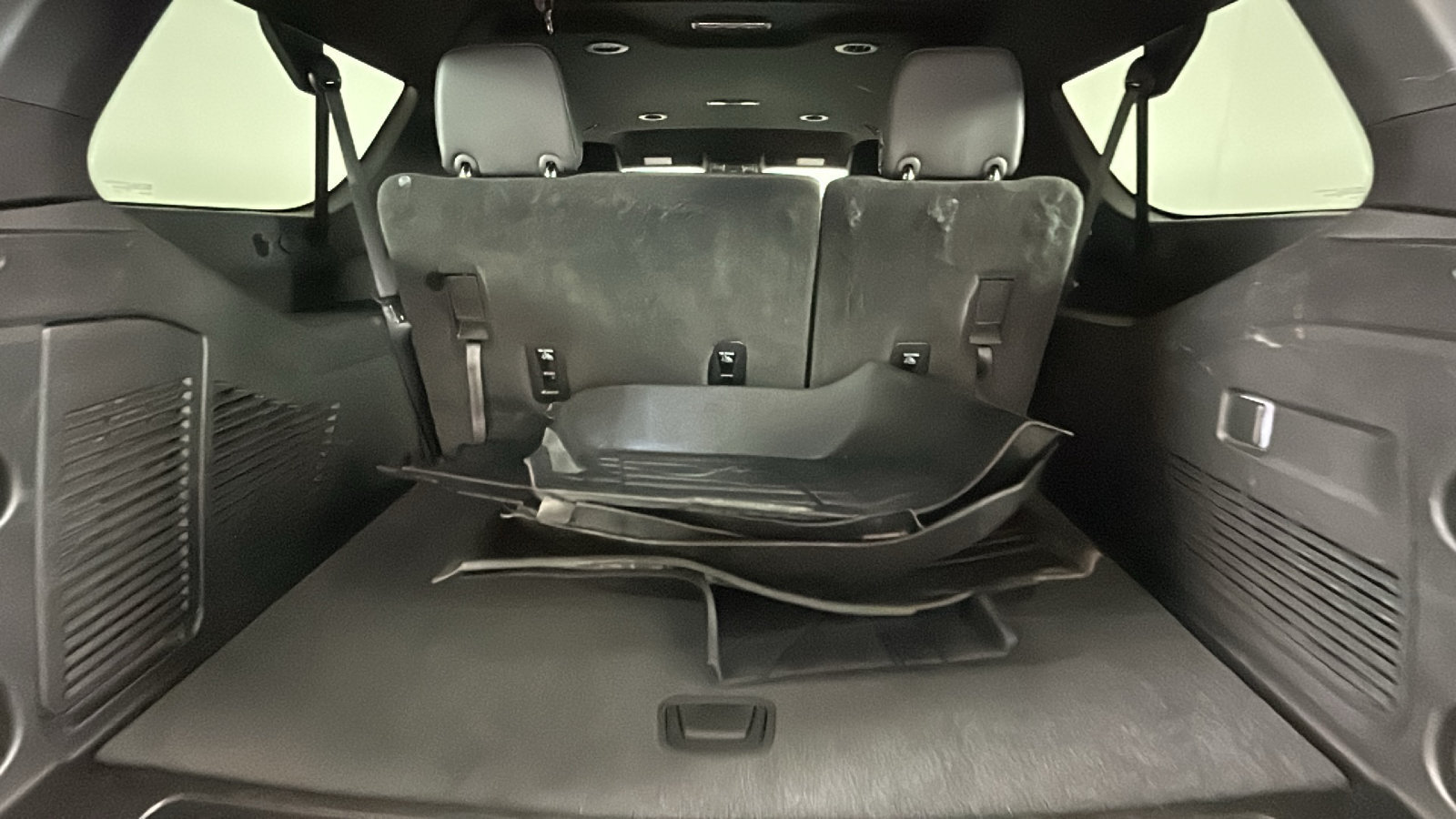 Used 2022 Chevrolet Suburban LT AWD/4WD image 34