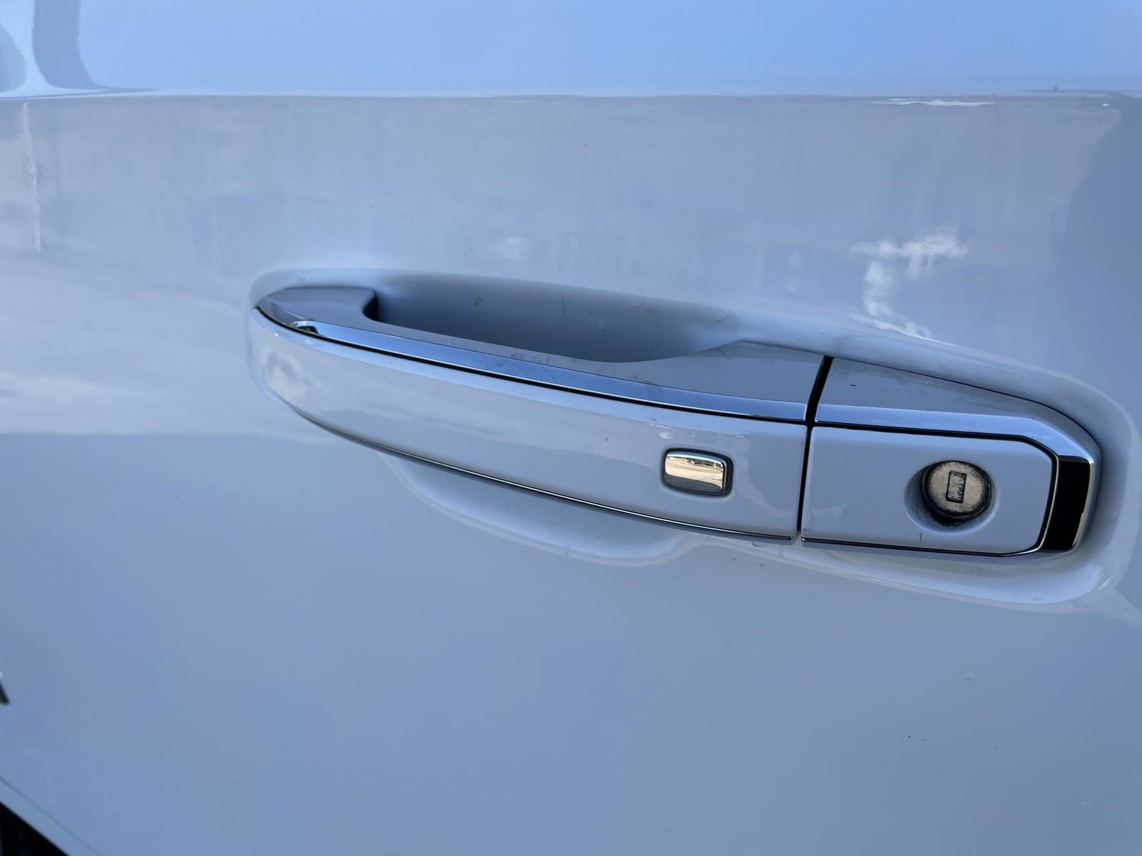 Used 2023 Chevrolet Suburban Premier image 33