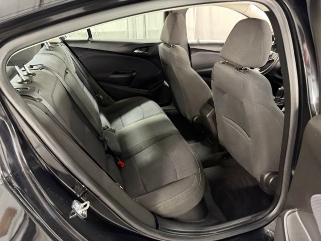Used 2018 Chevrolet Cruze LT w/ Convenience Package FWD image 10