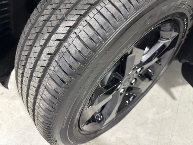 New 2025 Jeep Grand Cherokee Altitude image 5