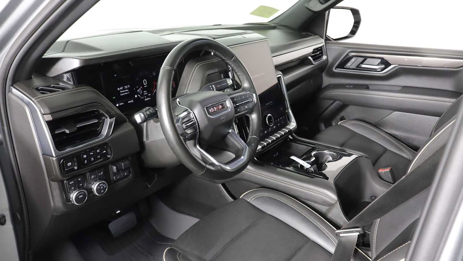 Used 2025 GMC Yukon Elevation w/ Elevation Premium Package AWD/4WD image 12