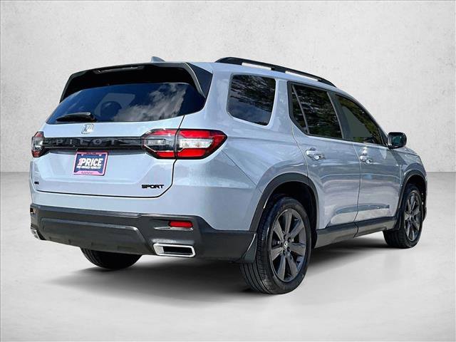 Used 2025 Honda Pilot Sport image 2