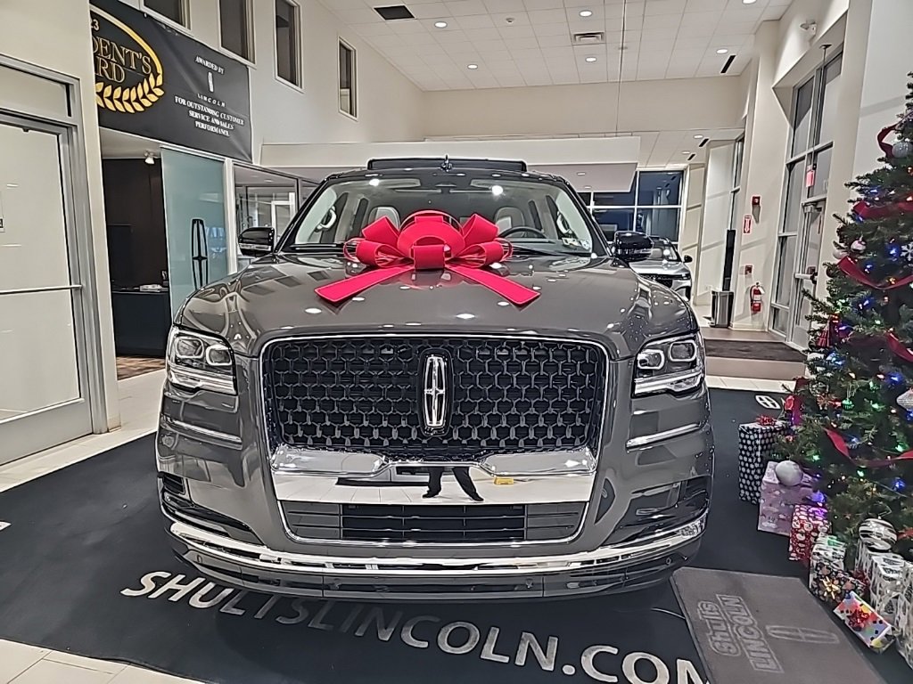 New 2024 Lincoln Navigator L Black Label video 2