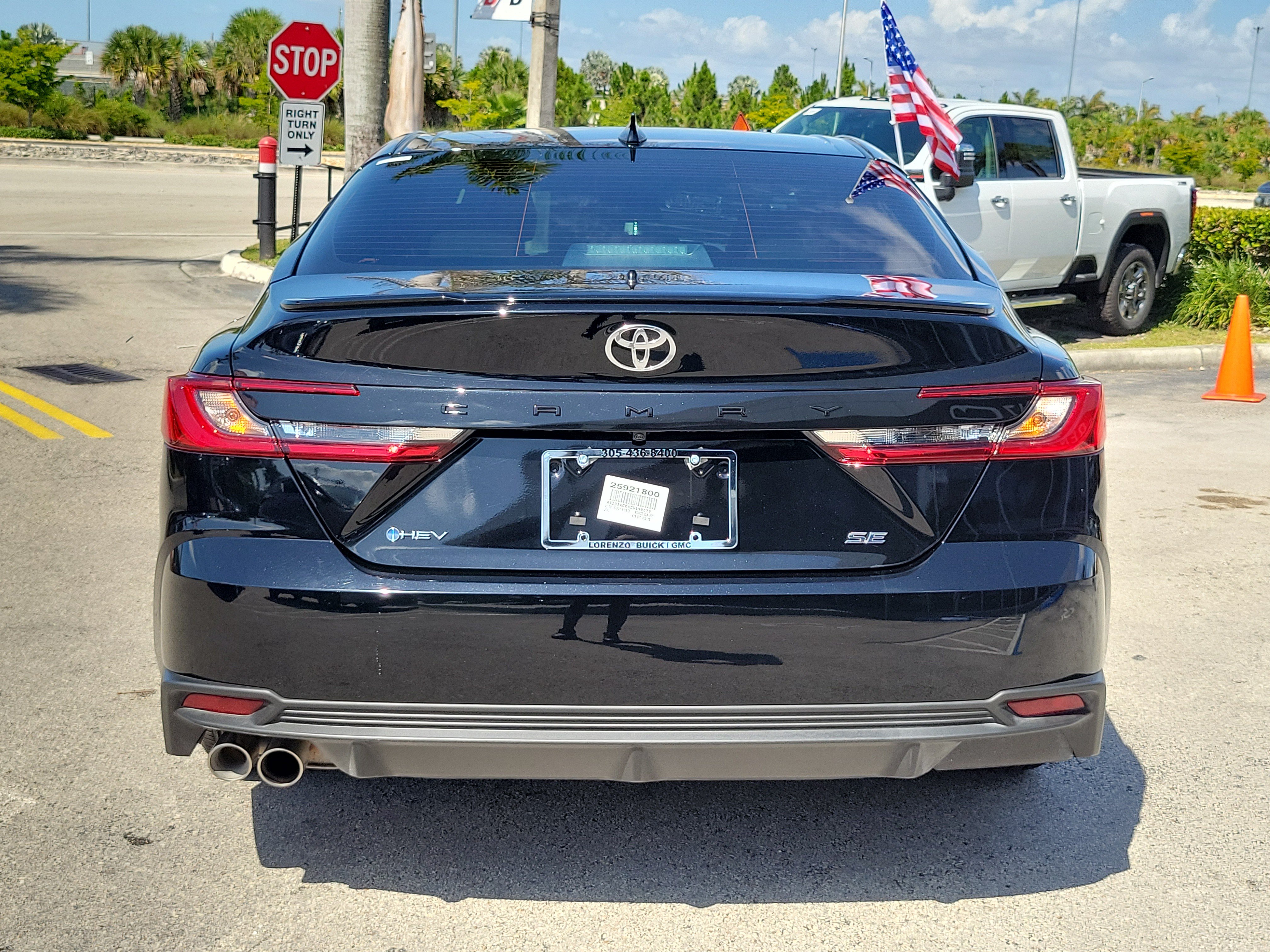 Used 2025 Toyota Camry SE FWD image 6