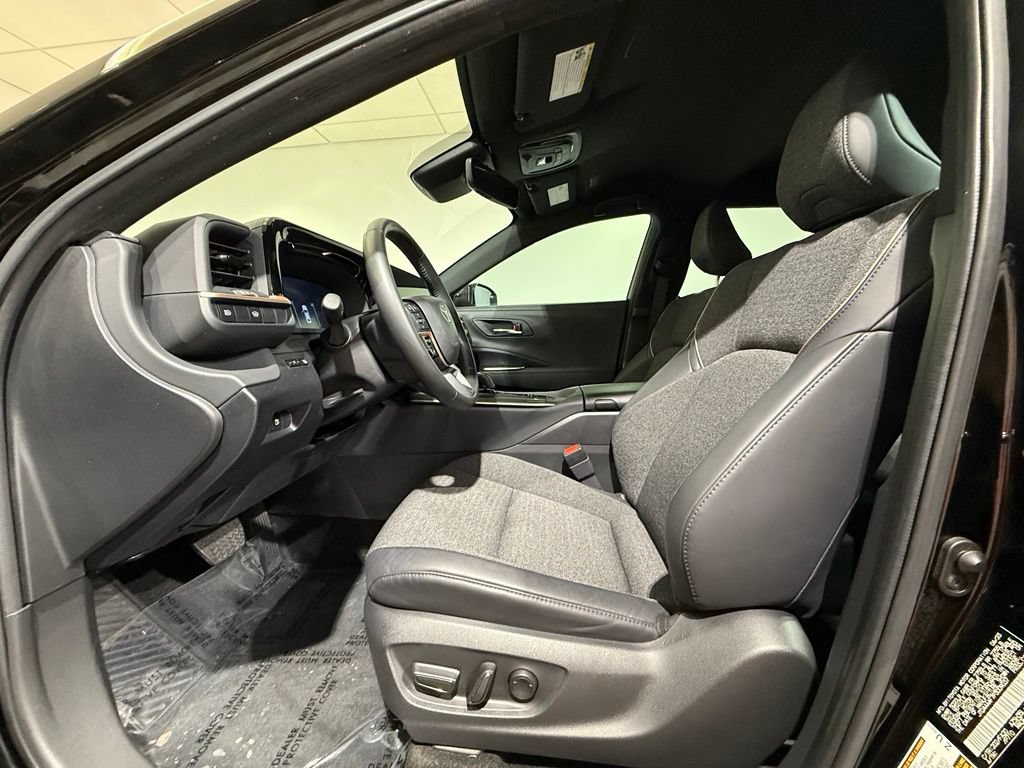 Certified 2023 Toyota Crown AWD/4WD image 12