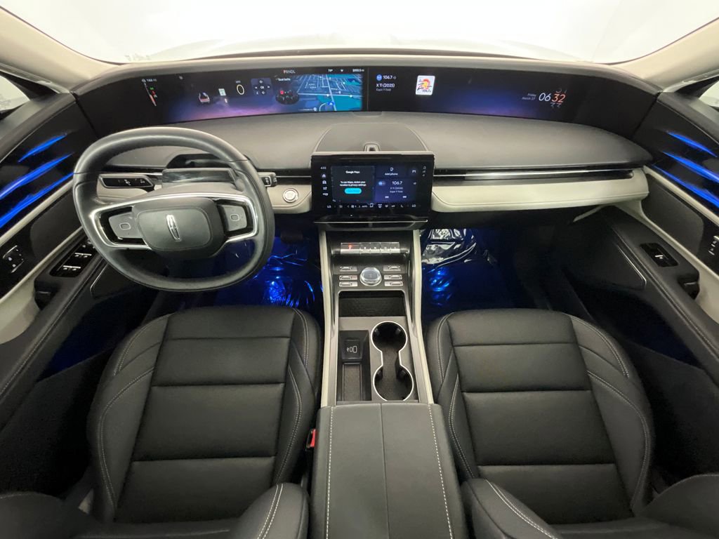 Used 2025 Lincoln Nautilus Premier AWD/4WD image 10
