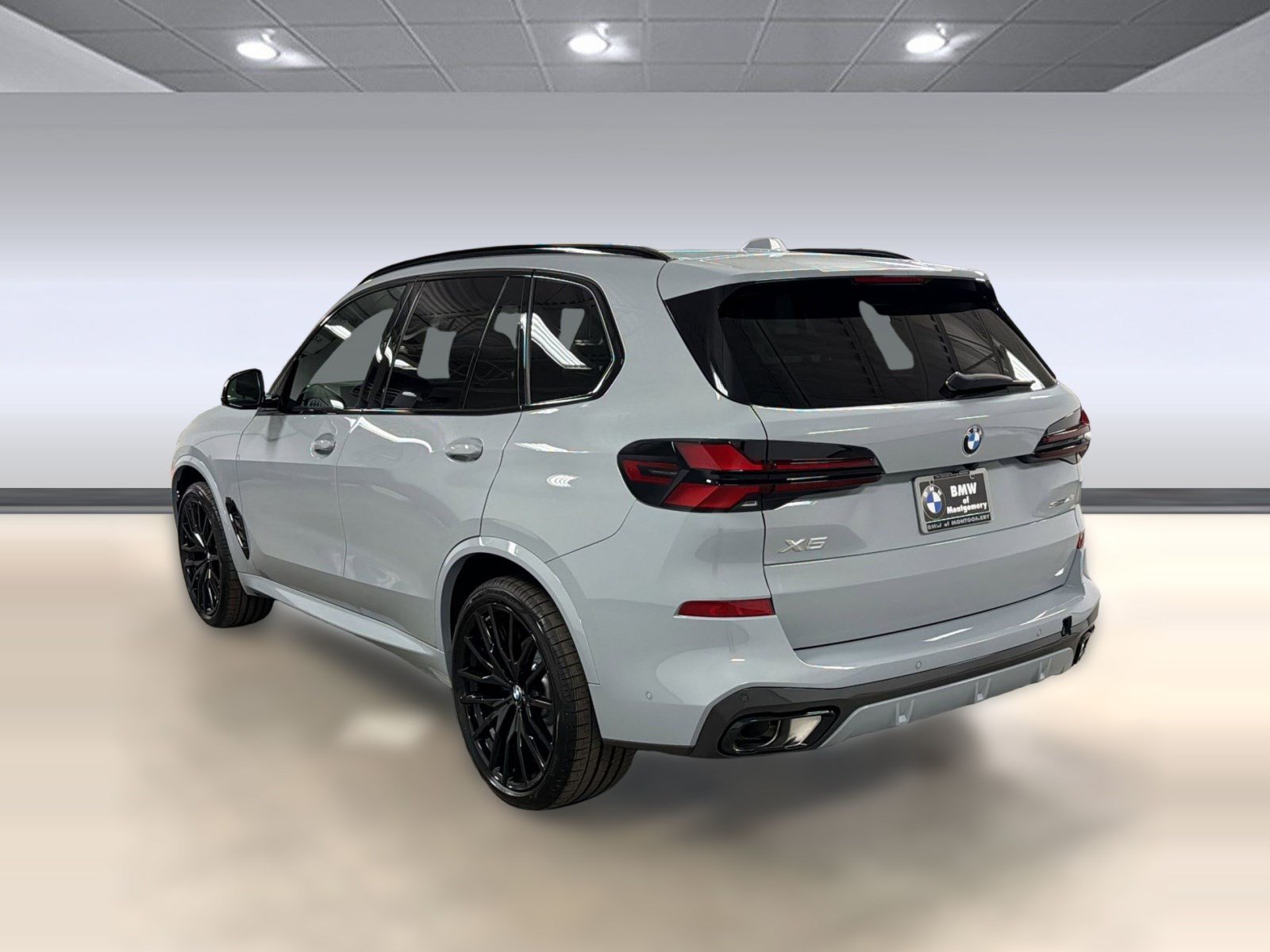 New 2026 BMW X5 sDrive40i w/ M Sport Package RWD image 3