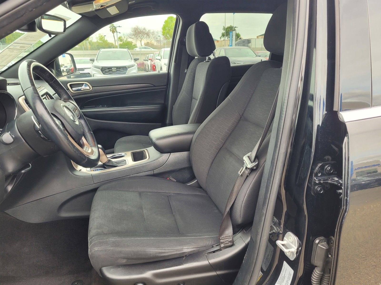 Used 2017 Jeep Grand Cherokee Laredo w/ Quick Order Package 2BE image 10