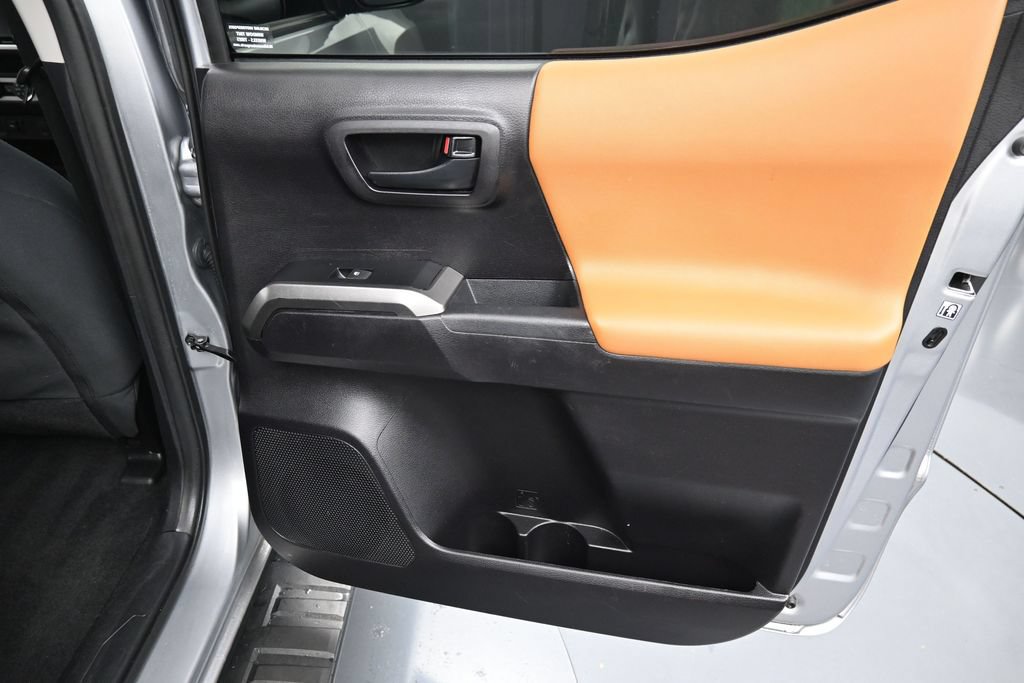 Used 2020 Toyota Tacoma SR5 RWD image 28
