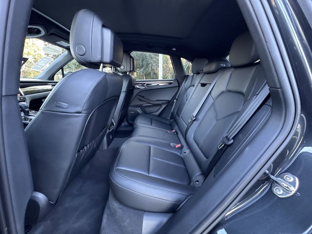 Certified 2025 Porsche Macan image 27