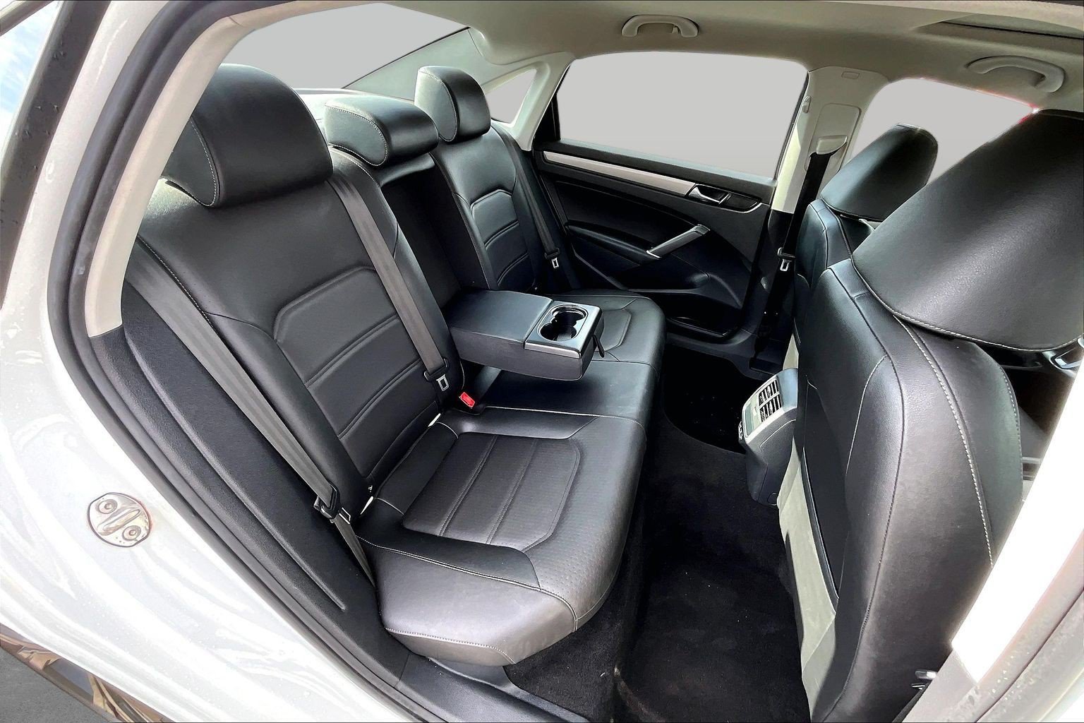 Used 2021 Volkswagen Passat 2.0T SE FWD image 27