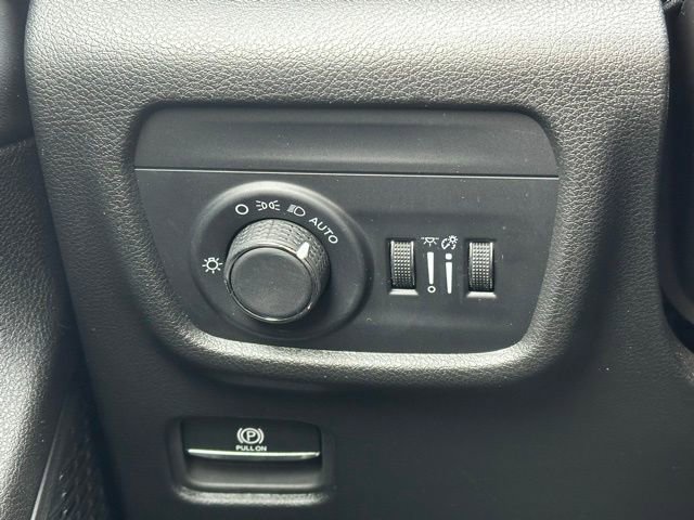 Used 2024 Jeep Grand Cherokee L Altitude image 17