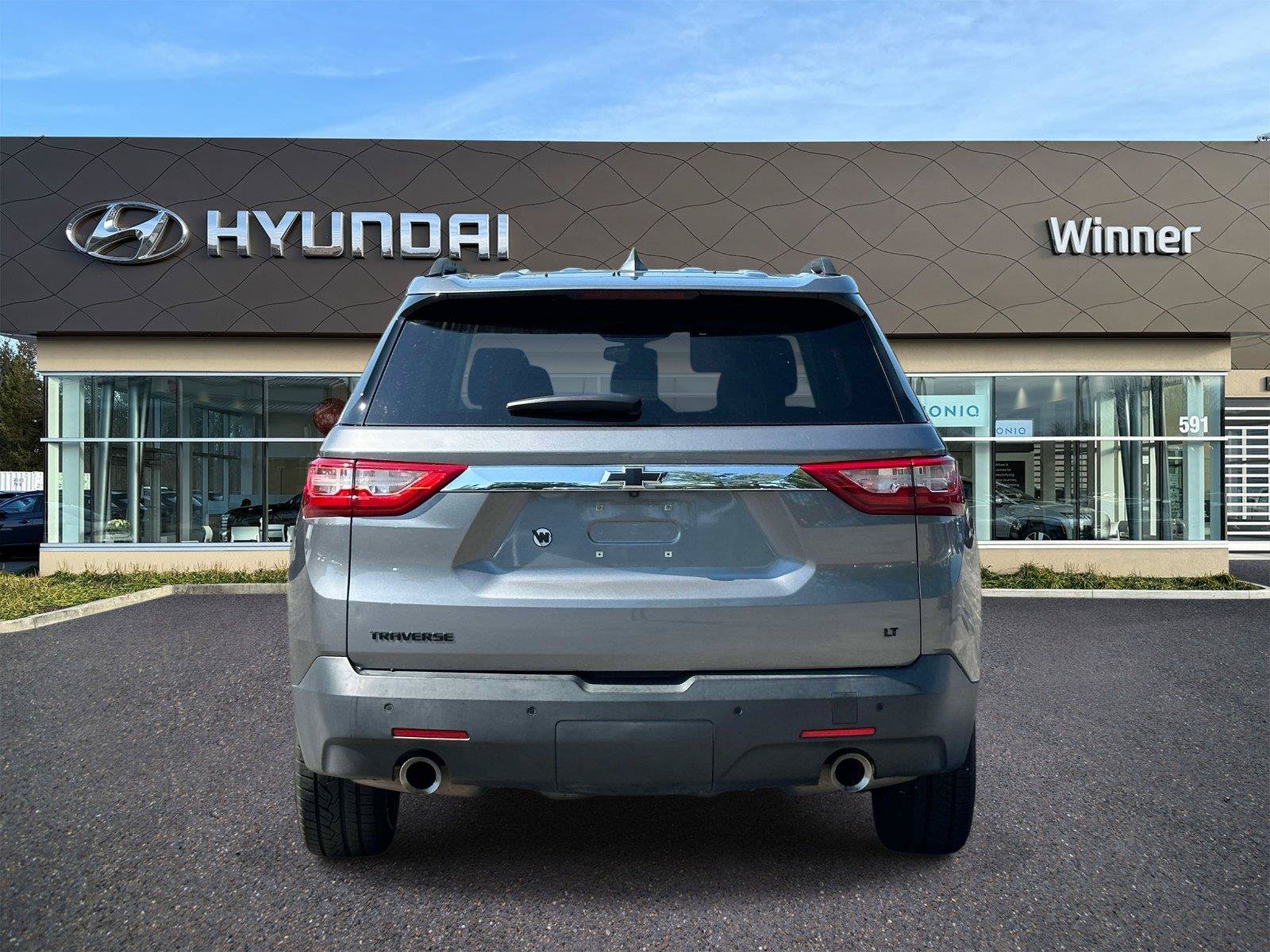 Used 2019 Chevrolet Traverse LT FWD image 4