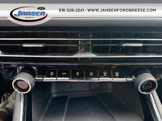 Used 2025 Chevrolet Traverse LT image 20